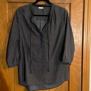 Fun, light, 3/4 sleeve top. No rips, tears, etc.